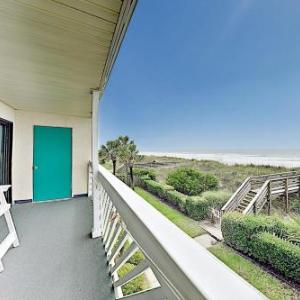 Beachfront Retreat w/ Pool: 1 Block to Main Street condo