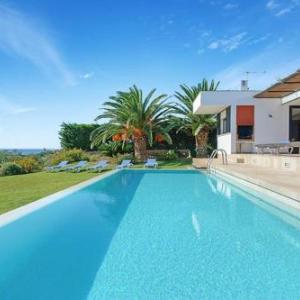 Punta Prima Villa Sleeps 6 with Pool Air Con and WiFi