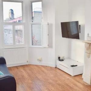 Gorgeous & Chic West Hampstead Apartment (KR39)