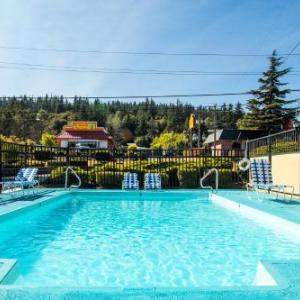 Hotels near Bellingham High School - Coachman Inn