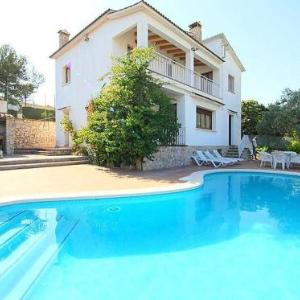 Apartment with 4 bedrooms in Canyelles with wonderful mountain view private pool enclosed garden 6 km from the beach