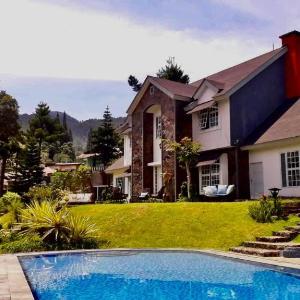 Villa Chrisantum Cisarua - Private Luxury Escape