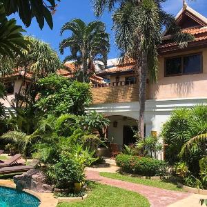 A3: One bedroom apartment with swimming pool