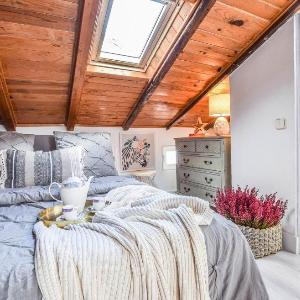 COZY AND REFORMED ATTIC PONZANO 3PAX