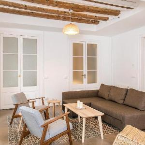 Modern 6-Bedrooms Flat / Plaza Cataluña Ramblas
