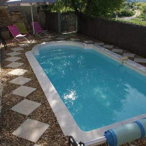 Belle villa avec piscine dans le village de Joucas