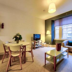 Perfect Location! Charming Rose St Apt for Couples