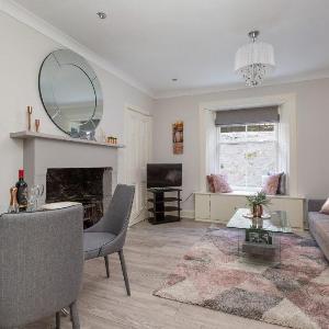 Refined Ground-floor Apt near Stockbridge Market