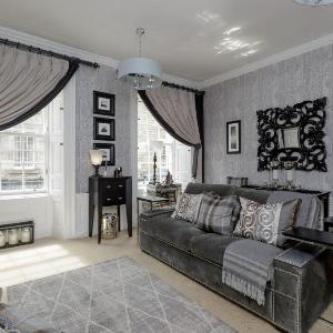 Thistle Street Luxury Apt in the Heart of the City