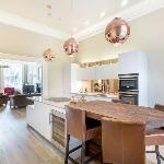 Ultra Luxe Heart of the City 3bed/3bath Apartment