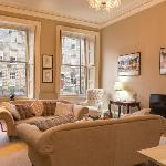 Stylish Heart of Edinburgh Gem (sleeps 6)