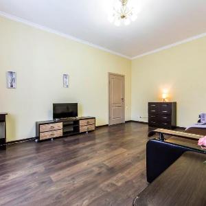 Cozy apartment near Khreshchatyk and Golden Gate