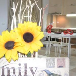 Flowers & Green 2 Bedrooms Apartment & Private garage