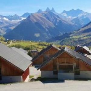 Logement déco montagne. Résidence avec piscine