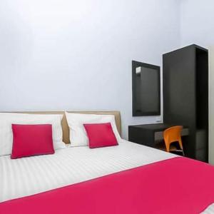 RedDoorz near Stasiun Lawang