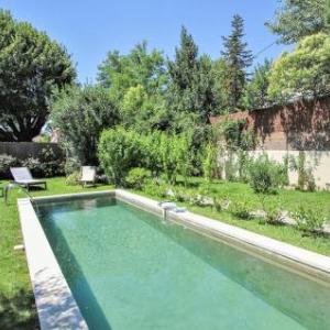 Beautiful home in Avignon w/ Outdoor swimming pool Outdoor swimming pool and 1 Bedrooms