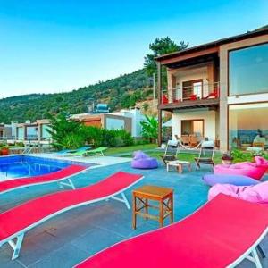 Villa in Bodrum Sleeps 10 with Pool Air Con and WiFi