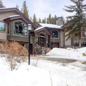 Luxurious & Spacious Home With Hot Tub - Sleeps 24