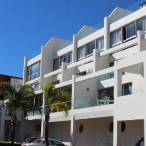 '24 Gordonia' Spacious Condo - Sleeps 7 Sea Front Easy Beach access