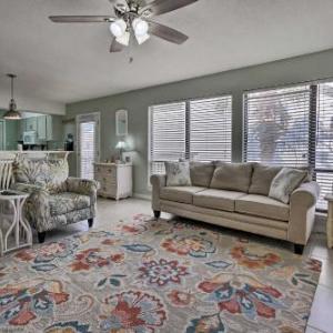 Bright Condo with Pool Access on Navarre Beach!