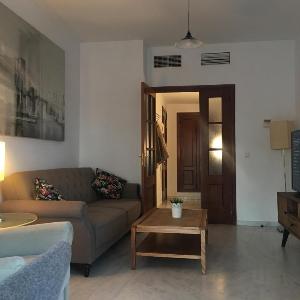 Apartmento completo. Garaje privado y piscina.