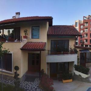 URBAN HOUSE