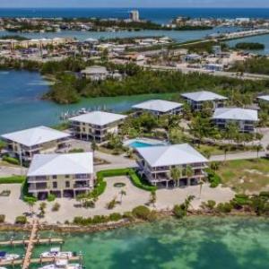 Cozy Castaway 2bed townhouse condo with open water views and shared pool plus dockage