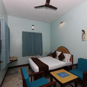 OYO Santhi Inn
