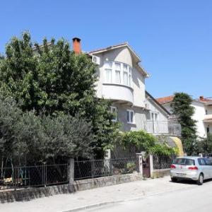 Apartments with a parking space Kastel Stafilic Kastela - 14714