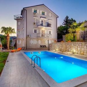 Family-friendly apartments with swimming pool Rijeka - 14294