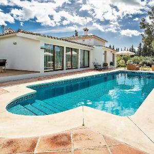 5 BR VILLA BY PUERTO BANUS AND THE SEA