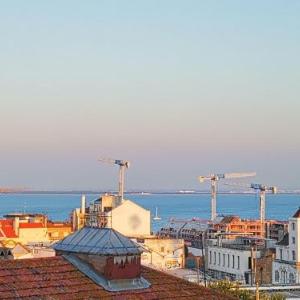 Private Room With River View Central Lisbon