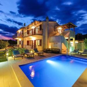 Nice home in Marina with Outdoor swimming pool WiFi and 6 Bedrooms