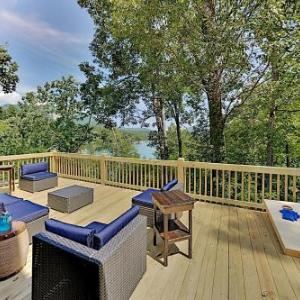 Spacious Lakefront Retreat - Dock & Mountain Views home