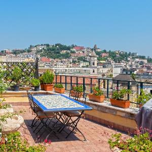 A wonderful penthouse in Naples by Claudia