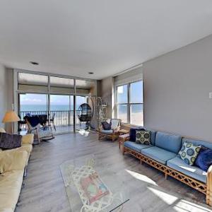 Renovated Beachfront Penthouse - Steps to Sand condo
