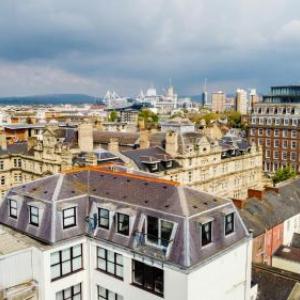 Grade II Listed Penthouse Cardiff Bay With Luxury Bath Robes & SPA Toiletries