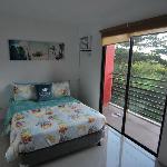 Attractive Riverside 1 Bedroom Unit w/ Balcony 