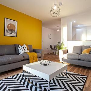 ''Opulent Yellow Sapphire'' - 3 Bed Apt + GYM