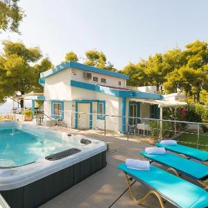 Sani Beach Gallery Villa your family vacation!