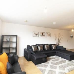 Spacious Apartment in Manchester near The Quays IWM North