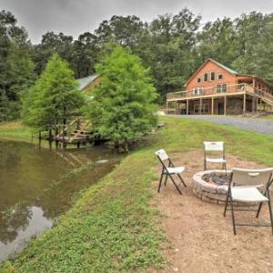 Hideaway Cabin - Walk to Greers Ferry Lake!