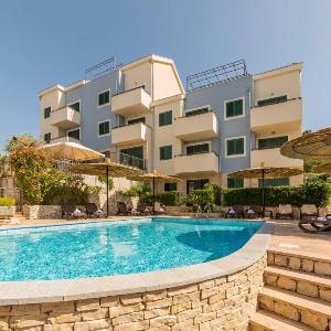 Seasta Apartment With Two Pools Near The Beach