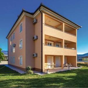 Two-Bedroom Apartment in Cavle