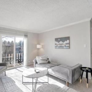 Quaint Midland 1BR with Private Balcony