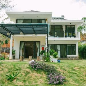 ARUM Forest and Stream Villa