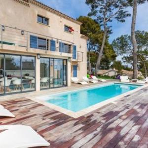 House with 3 bedrooms in Antibes with wonderful sea view private pool enclosed garden