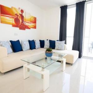 Exquisite 3-bedroom Duplex Penthouse with Jacuzzi in Valletta Centre
