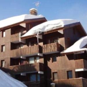 Apartment with 2 bedrooms in Les Allues with wonderful mountain view balcony and WiFi