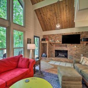 Spacious Cabin - 4 Mi to Blue Ridge Parkway!